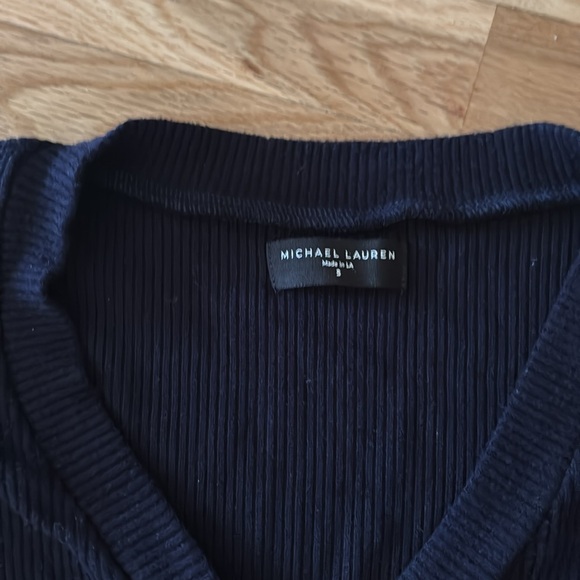Michael Lauren Navy Ribbed Knit Top w sassy sapphire buttons. - Picture 2 of 7